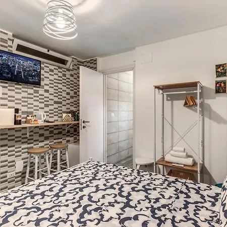 Private Near Old Town And Center La Pieza בית הארחה 4*