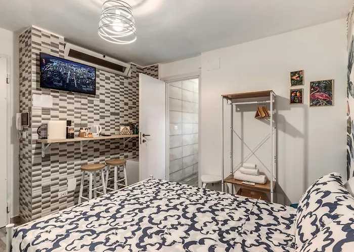 Private Near Old Town And Center La Pieza בית הארחה 4*